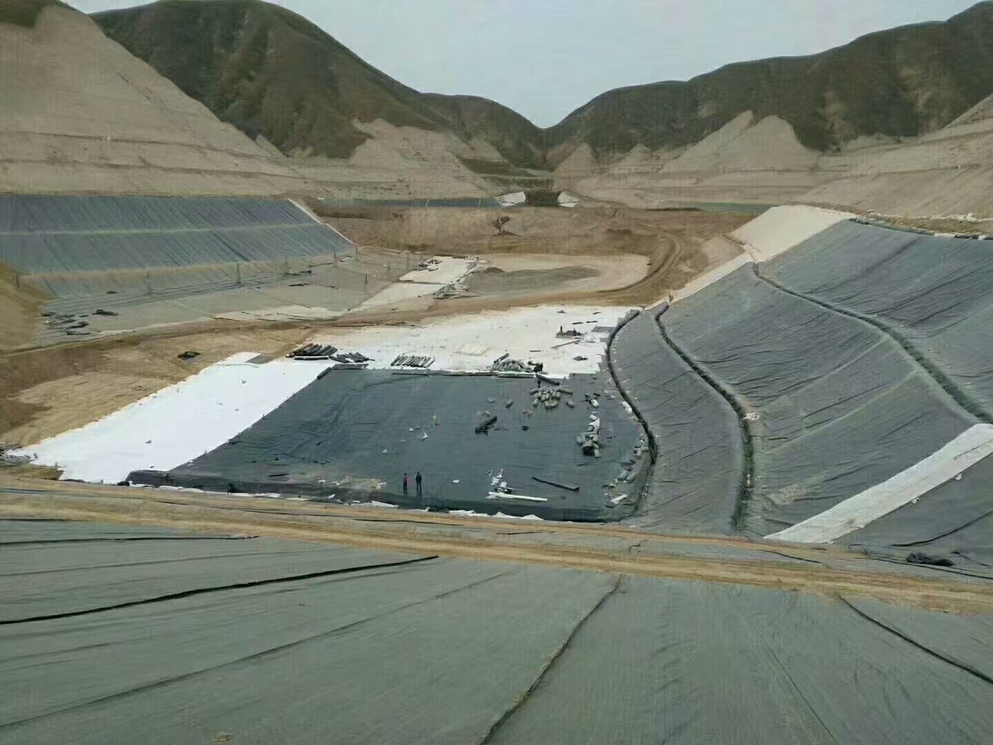 城建垃圾填埋场防渗工程用什么材料？HDP
